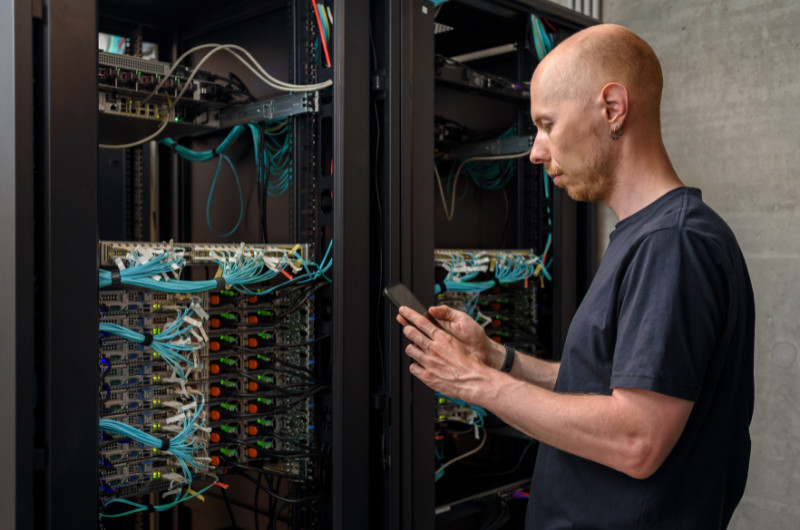 Nová kabeláž a přesun serverů pro GENNET, s.r.o. 